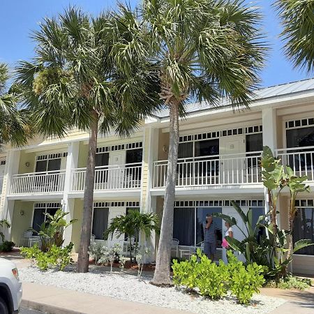 Charming One Bedroom Resort-Style Studio With Pool And Beach Access Ruskin Esterno foto