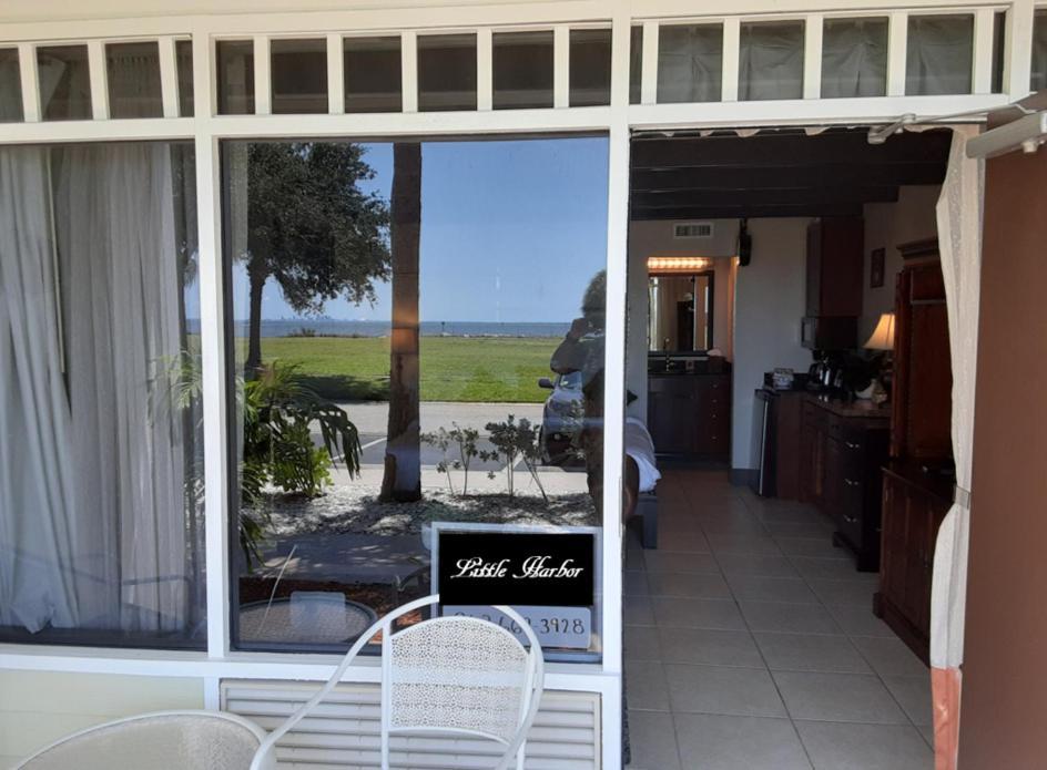 Charming One Bedroom Resort-Style Studio With Pool And Beach Access Ruskin Esterno foto