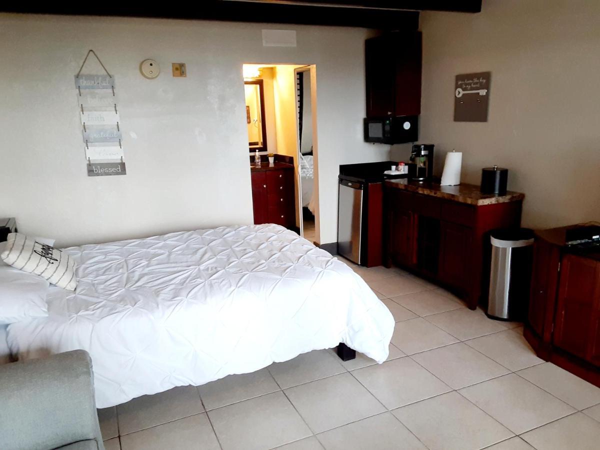 Charming One Bedroom Resort-Style Studio With Pool And Beach Access Ruskin Esterno foto